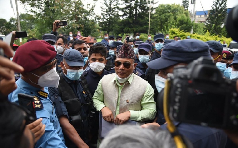 जक्शन डिल्लीबजारः रेशम भेट्ने नेता हजार